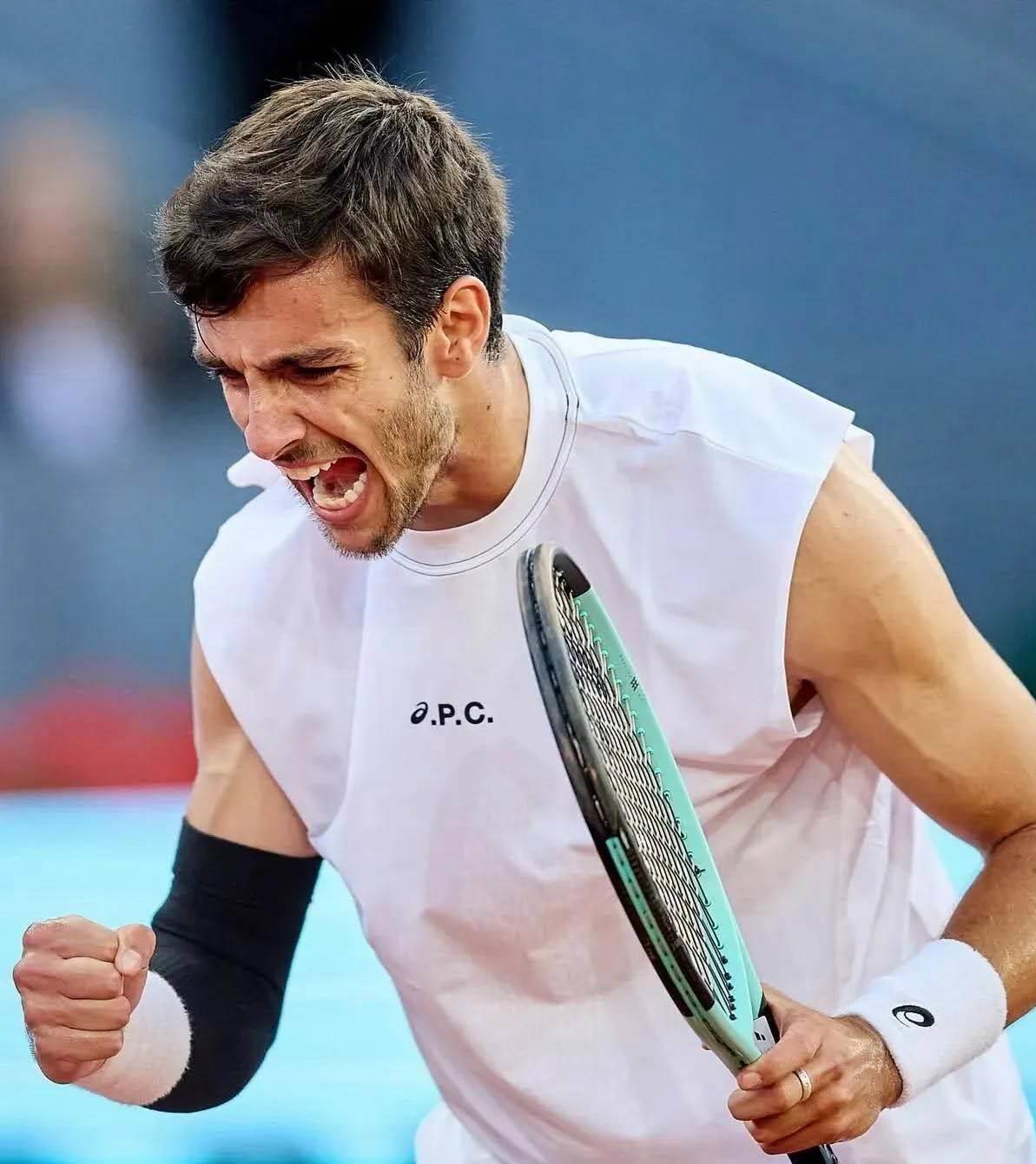 开云APP下载-赛地聚焦——意大利杯关键时刻热度飙升，丹佛掘金单刀错失，气氛紧张，赛程密集仍需轮换(利物浦胜继续领跑)